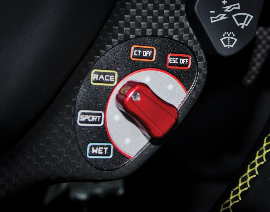 Детали интерьера Ferrari F12tdf Tailor Made 2016 года  (NA) (фото 39 из 40)